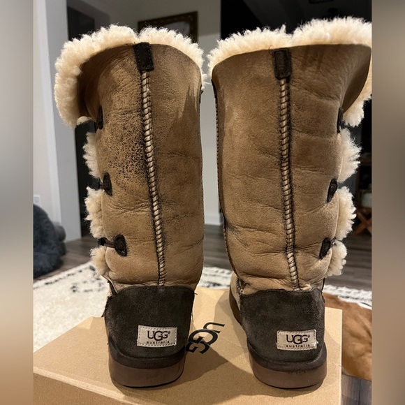 Women’s size 7 UGG’s - Picture 2 of 5